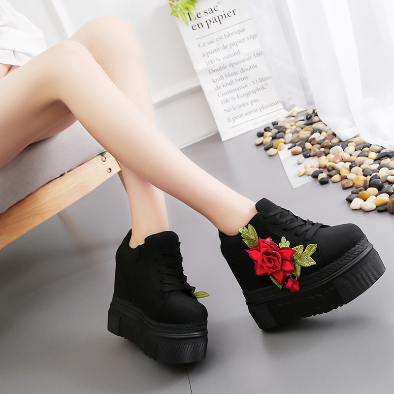 รองเท้าผ้าใบกีฬาผู้หญิง ส้นซ่อ - Wedge Heeled Sneaker บทวิจารณ์และราคา