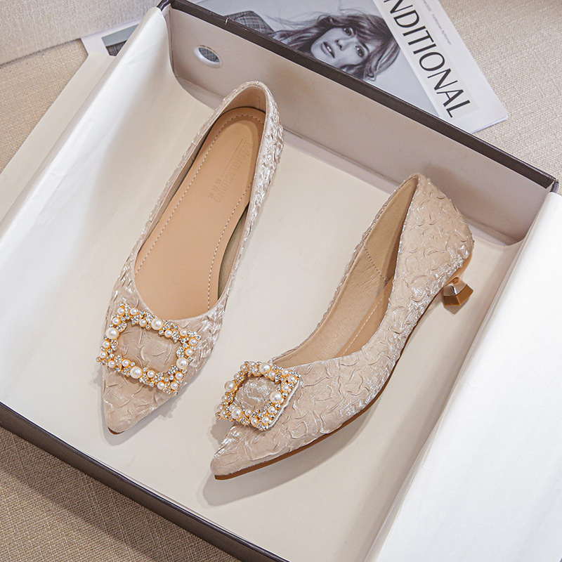 รองเท้าส้นเตี้ยหัวแหลมผ้าซาติน - Women Shoes Heels บทวิจารณ์และราคา